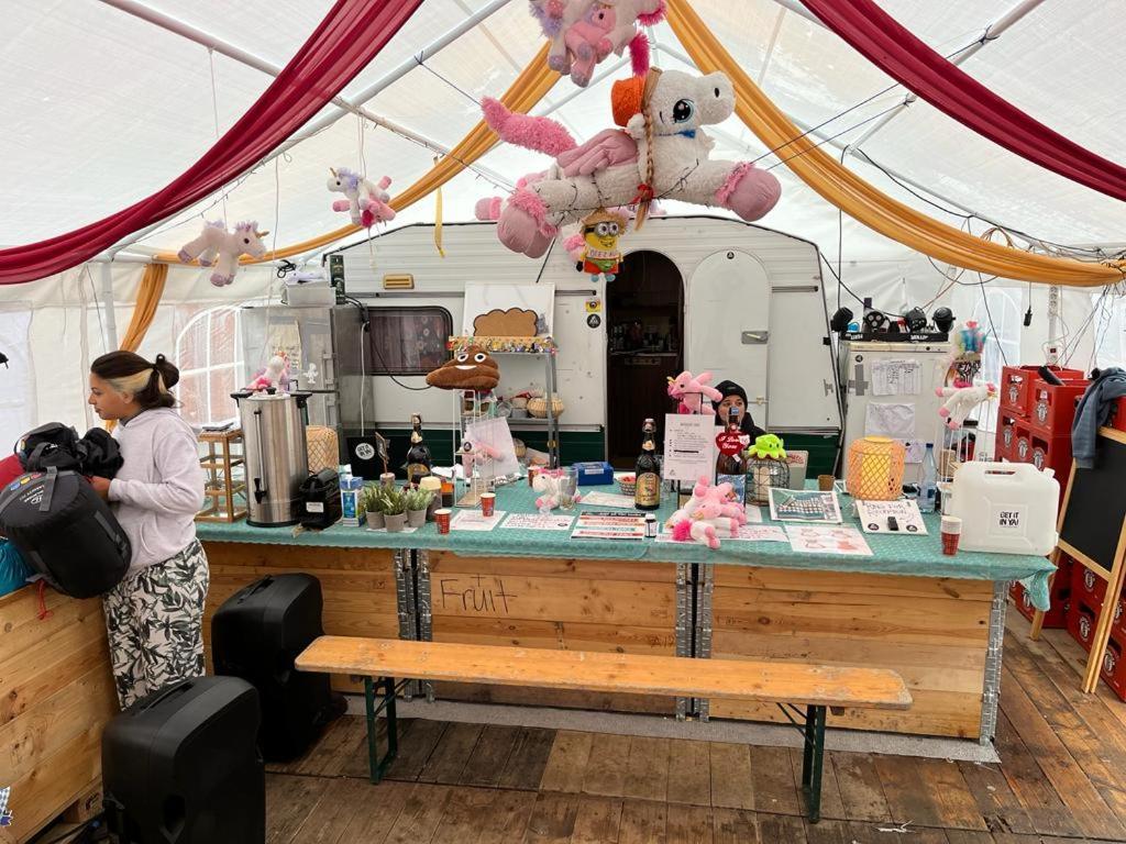 Отель Festanation Oktoberfest Camp #2 Мюнхен Экстерьер фото