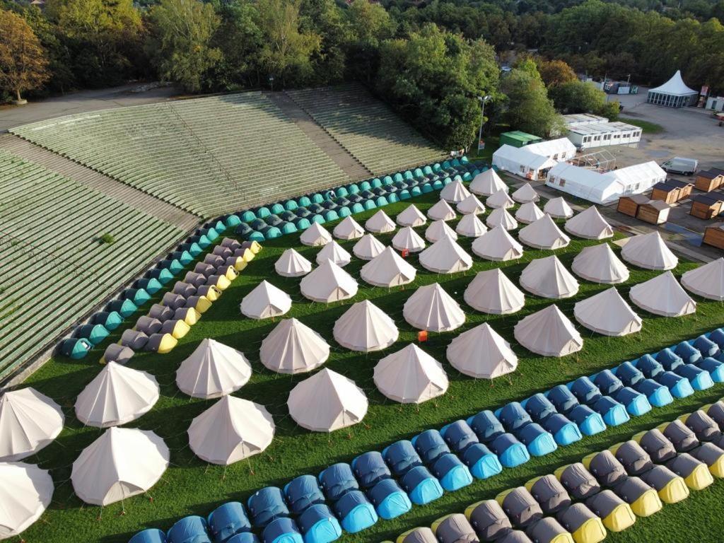 Отель Festanation Oktoberfest Camp #2 Мюнхен Экстерьер фото