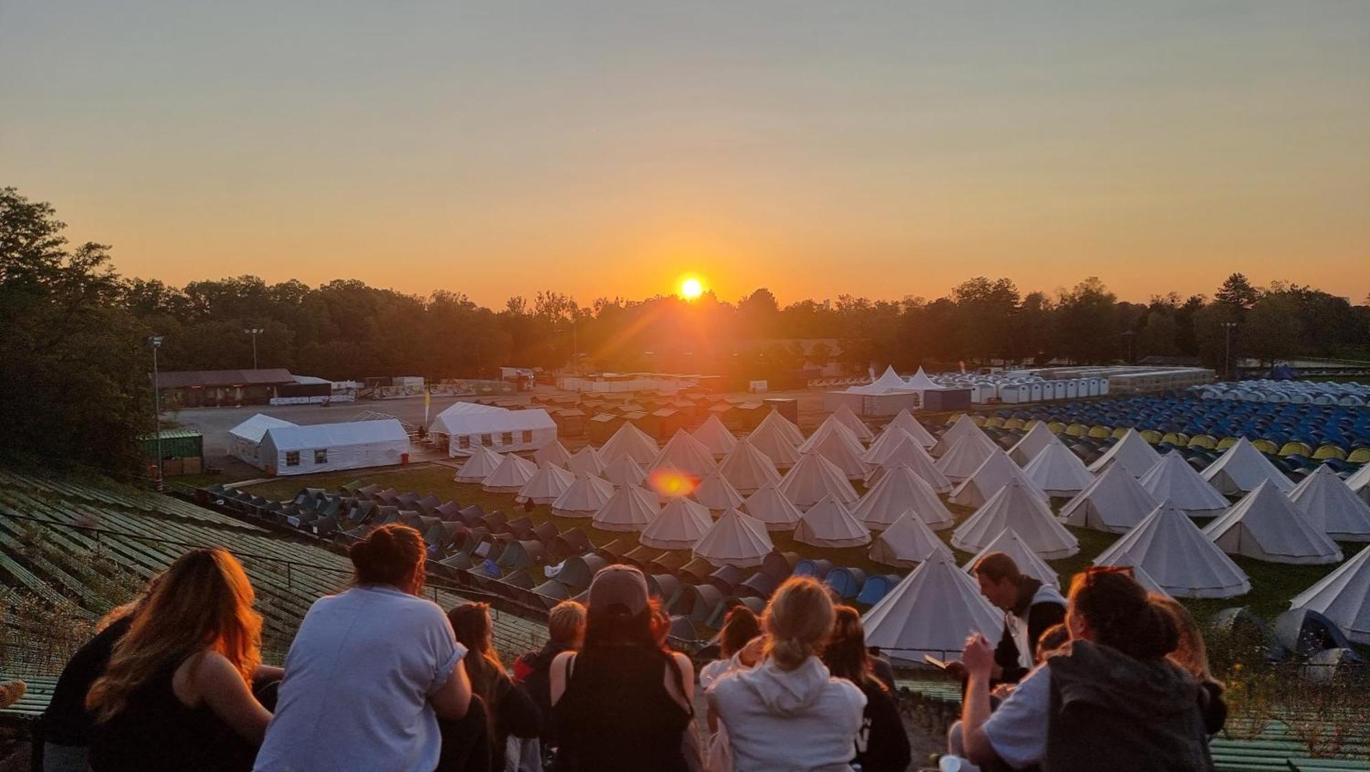 Отель Festanation Oktoberfest Camp #2 Мюнхен Экстерьер фото