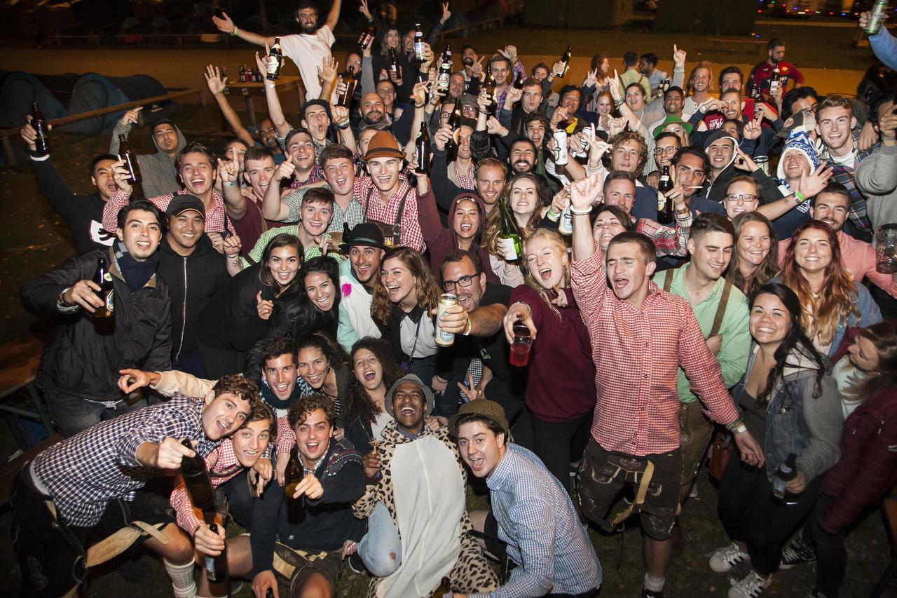 Отель Festanation Oktoberfest Camp #2 Мюнхен Экстерьер фото