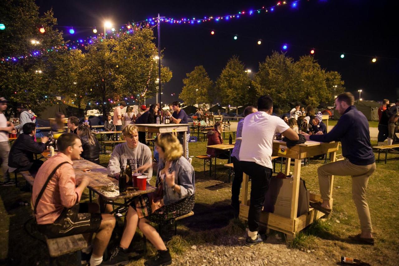 Отель Festanation Oktoberfest Camp #2 Мюнхен Экстерьер фото