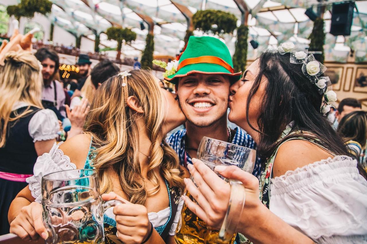 Отель Festanation Oktoberfest Camp #2 Мюнхен Экстерьер фото